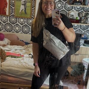 CANVELLE Gray oversized fanny pack with Patterned Strap